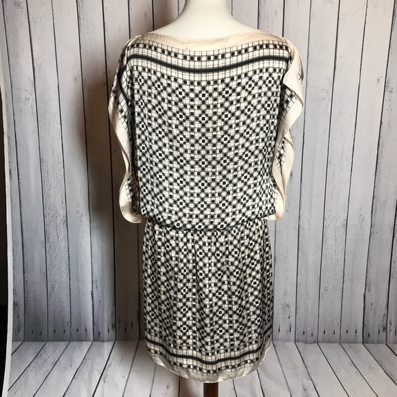 Max Studio Handkerchief Dress - Picture 5 of 7